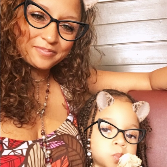 Meet your Posher, Sharee - Picture 1 of 1